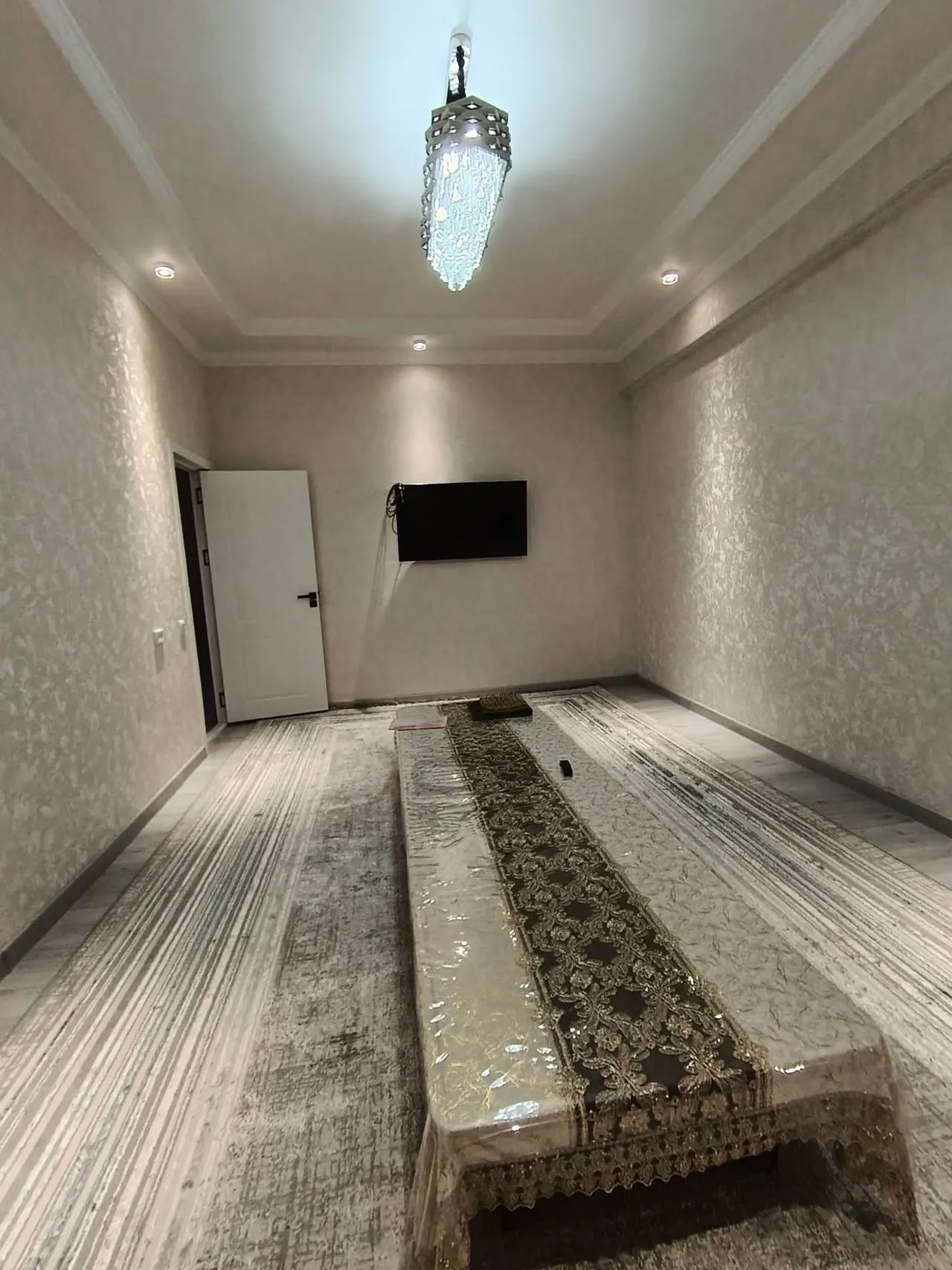 Сотилади 2 хонали квартира, 70 м², 8/10 қават — Навоий шаҳри
