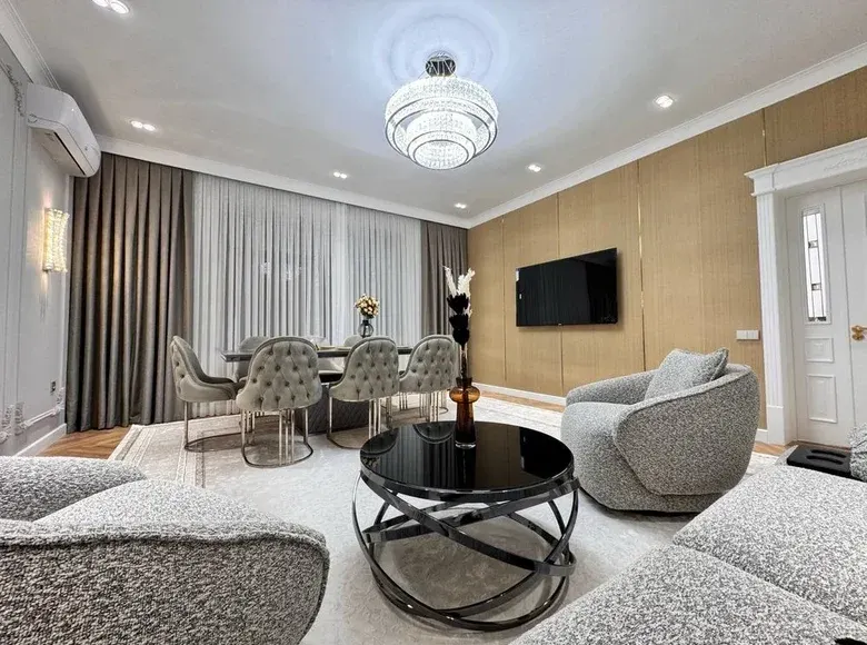 Sotiladi 4 xonali kvartira, 130 m², 4/8 qavat — Yashnobod tumani