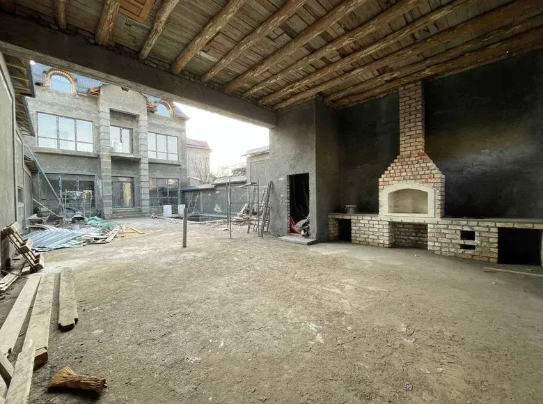Сотилади 8 хонали ҳовли уй, 500 м² — Мирзо Улуғбек тумани