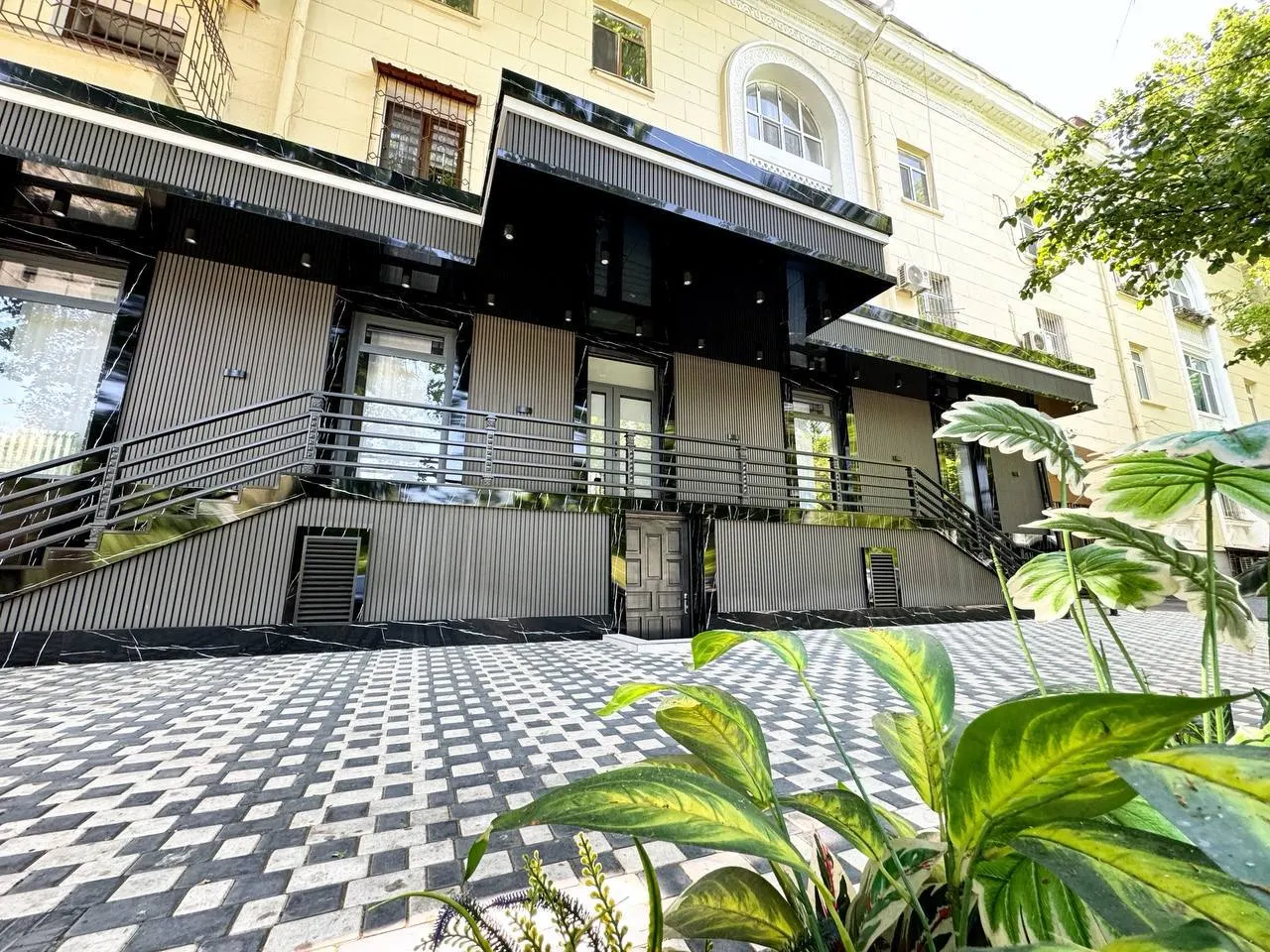 Продаётся коммерческое помещение, 270 м², 1/5 этаж — Мирзо-Улугбекский район