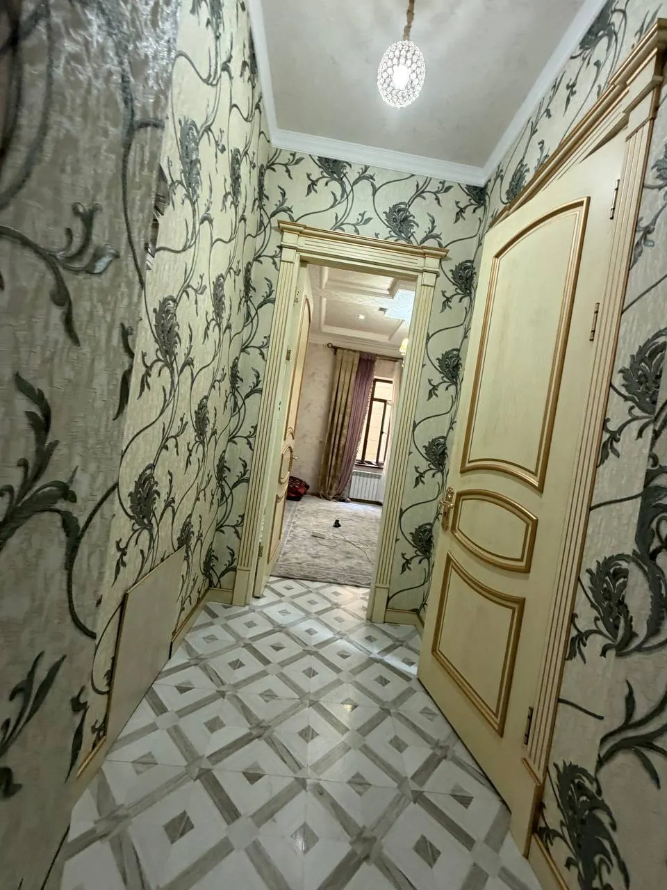 Ижарага берилади 9 хонали квартира, 200 м², 1/3 қават — Сергели тумани