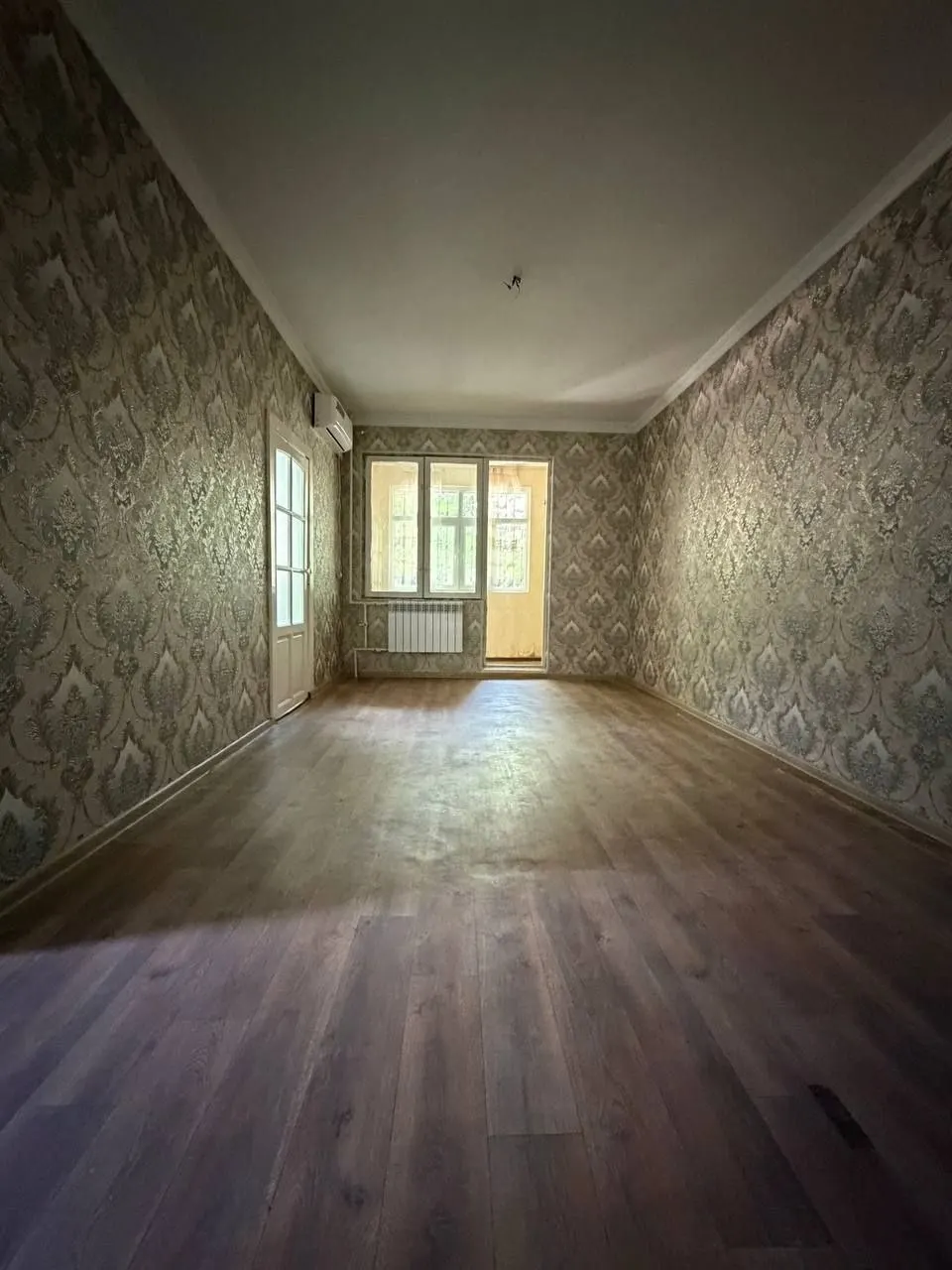 Продаётся 3-комнатная квартира, 65 м², 1/4 этаж — Чиланзарский район
