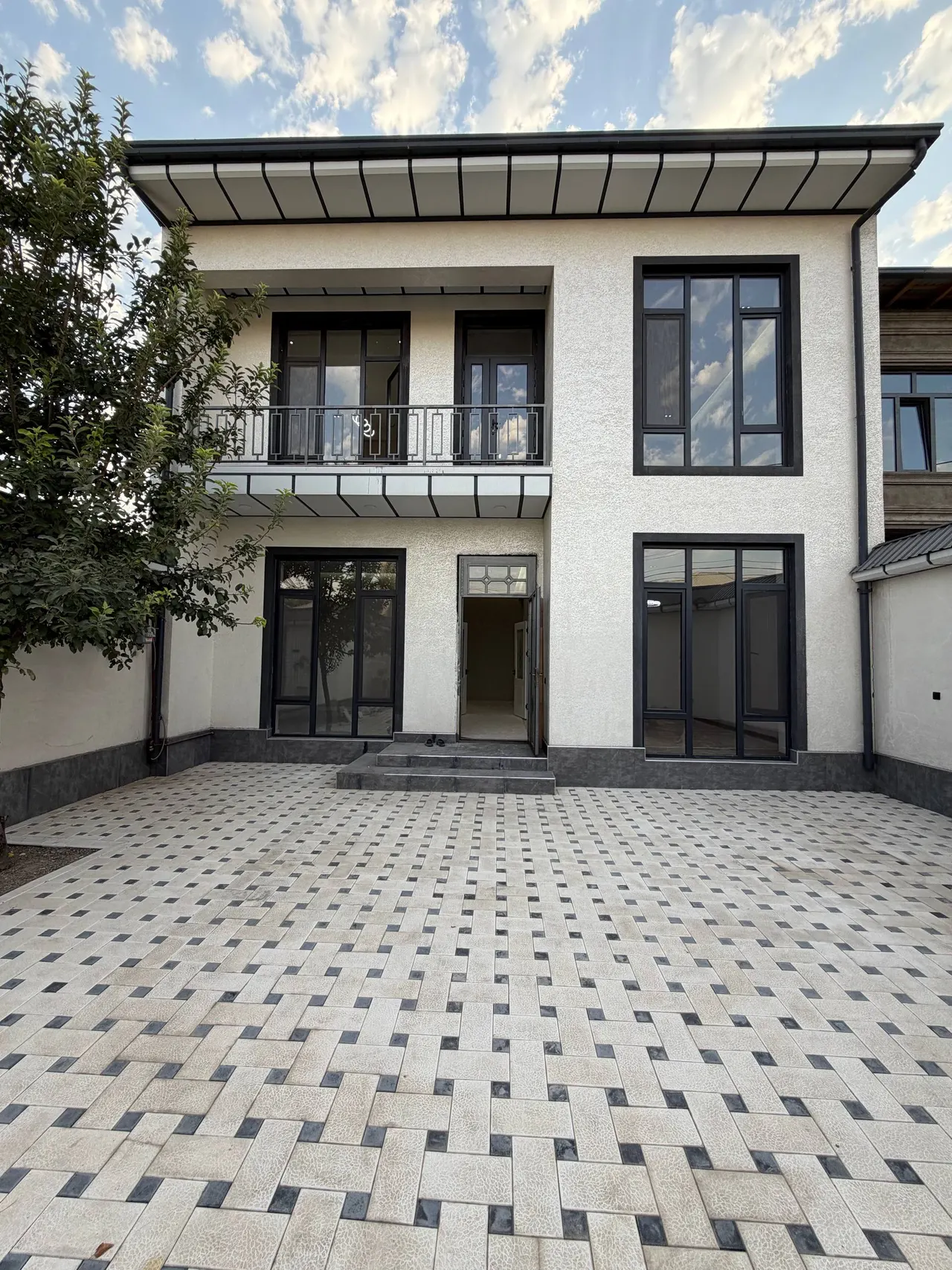 Сотилади 5 хонали ҳовли уй, 220 м² — Қибрай тумани