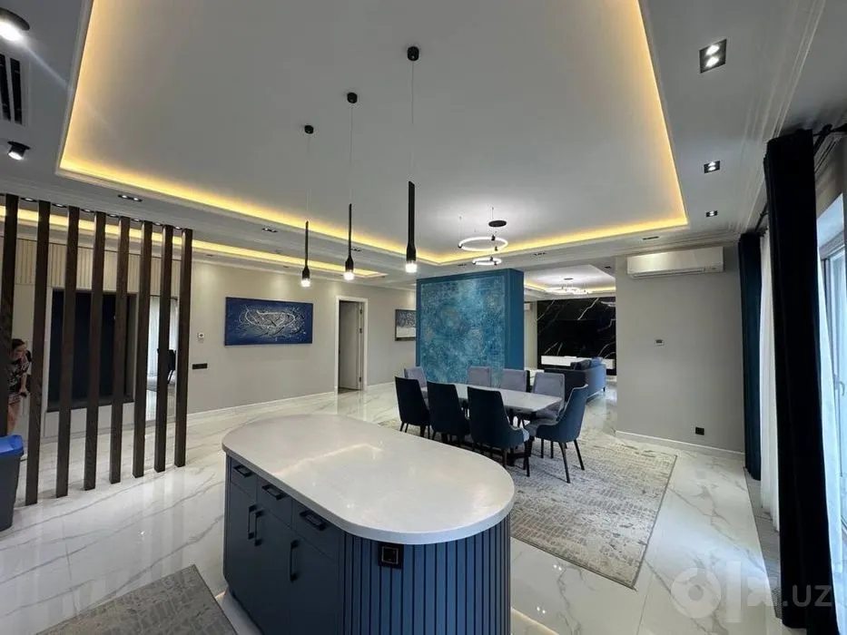 Сдаётся 4-комнатная квартира, 220 м², 6/9 этаж — Шайхантахурский район