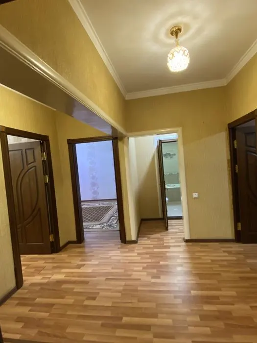 Сдаётся 4-комнатная квартира, 98 м², 1/9 этаж — Яккасарайский район