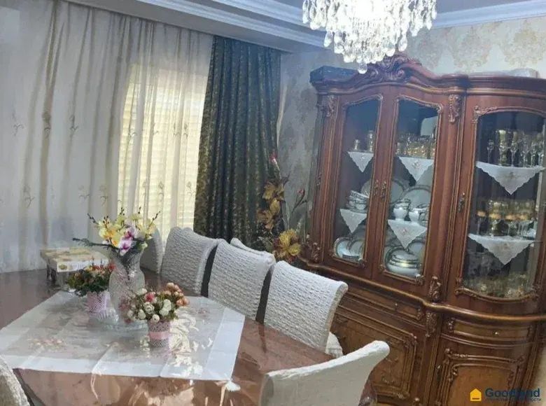 Продаётся 4-комнатная квартира, 110 м², 4/5 этаж — Шайхантахурский район