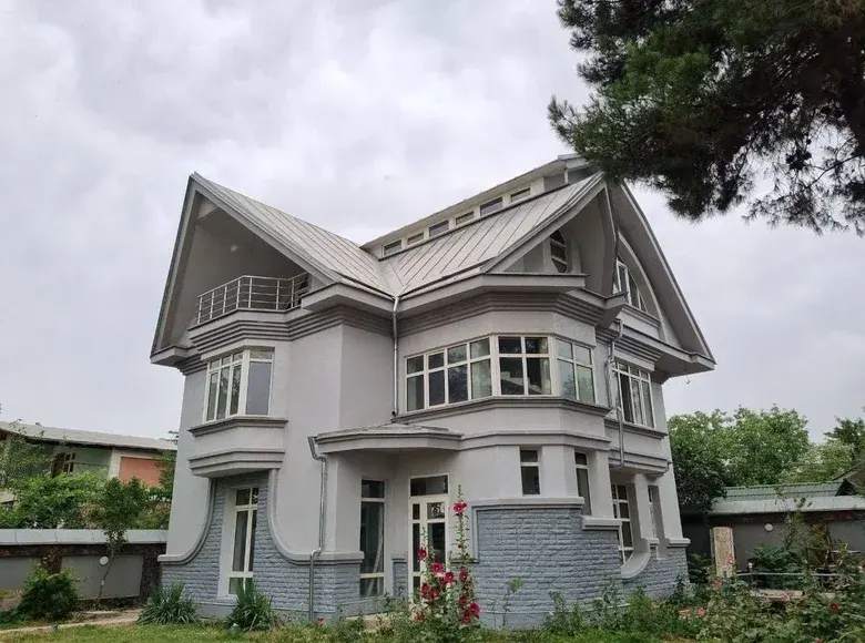 Сотилади 5 хонали ҳовли уй, 1.2 сотих, 700 м² — Яшнобод тумани