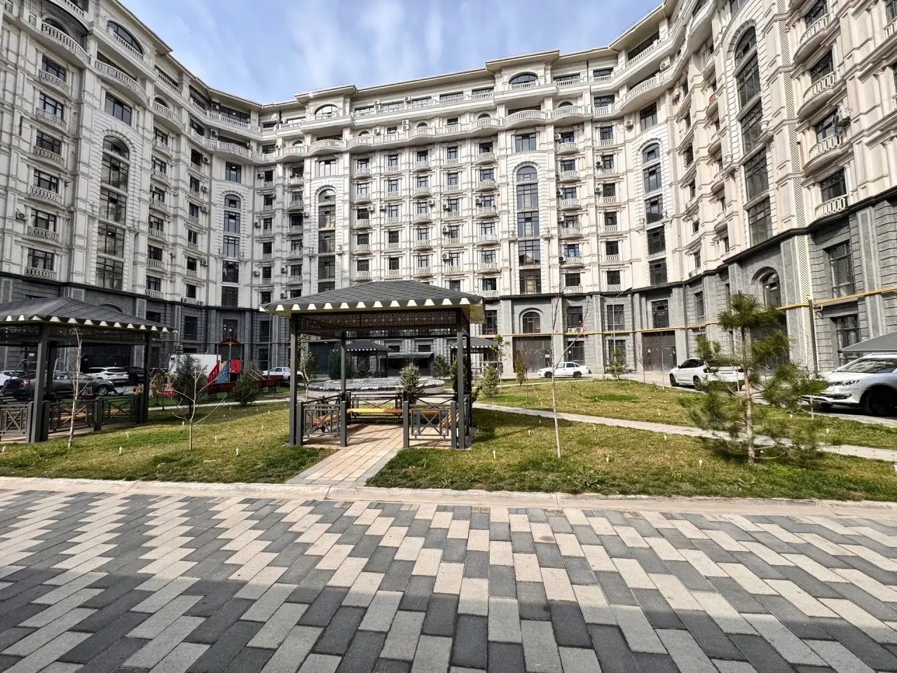 Сдаётся 4-комнатная квартира, 145 м², 7/10 этаж — Яккасарайский район