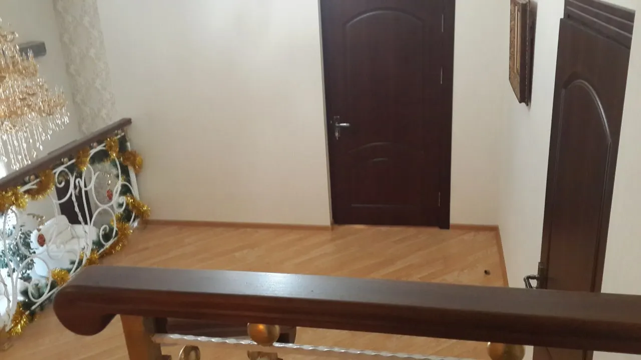 Сотилади 6 хонали ҳовли уй, 5 сотих, 500 м², 2/2 қават — Мирзо Улуғбек тумани