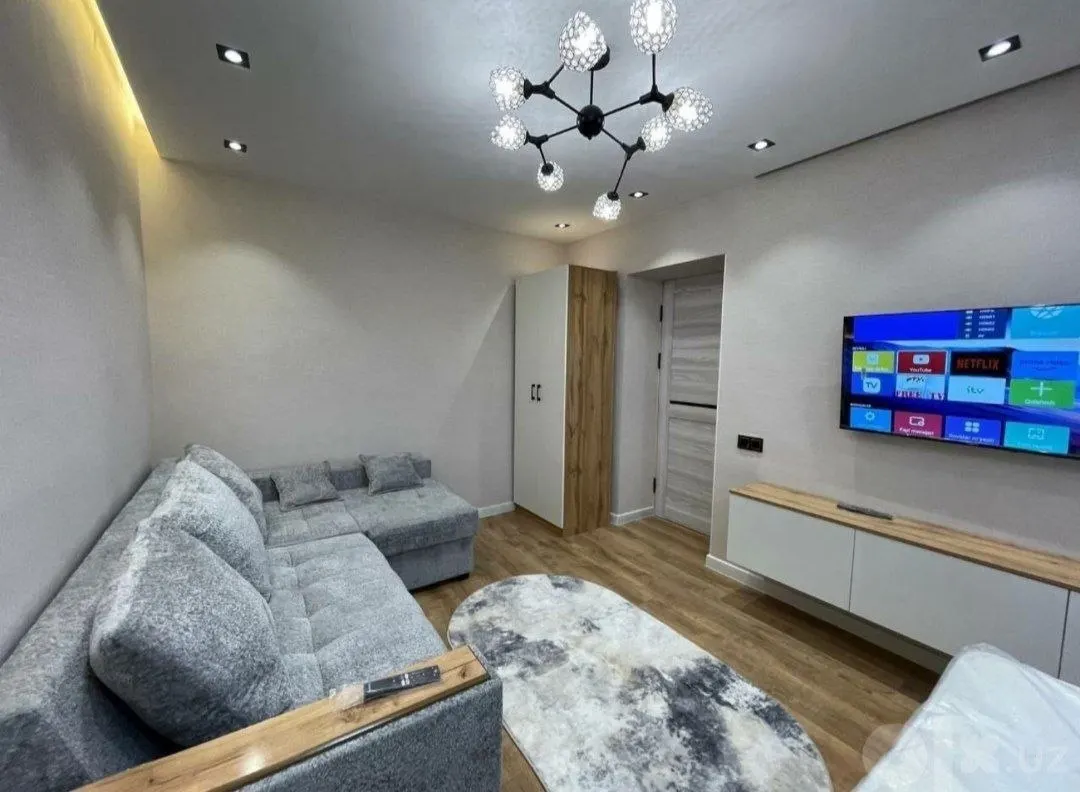 Продаётся 1-комнатная квартира, 28 м², 4/4 этаж — Чиланзарский район