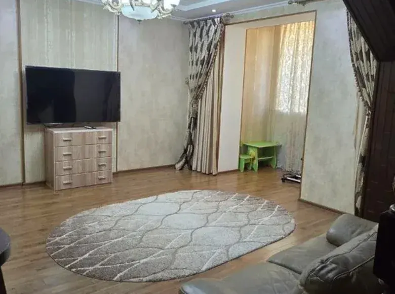 Сдаётся 3-комнатная квартира, 100 м², 4/4 этаж — Юнусабадский район