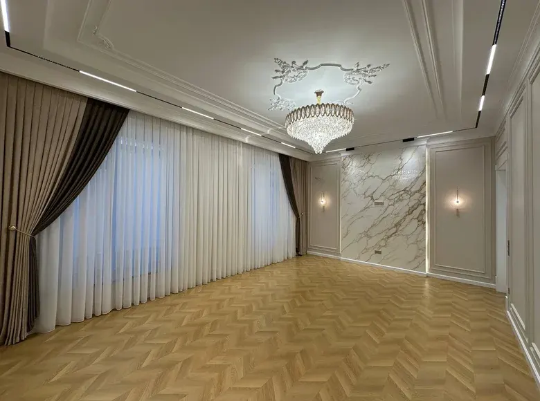 Сотилади 7 хонали ҳовли уй, 370 м², 1/2 қават — Яшнобод тумани