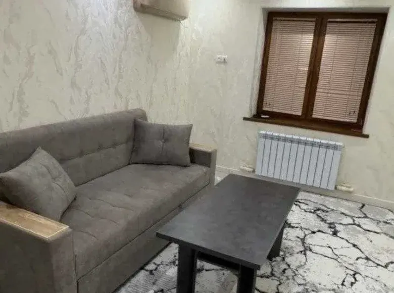 Сдаётся 1-комнатная квартира, 40 м², 1/4 этаж — Яккасарайский район