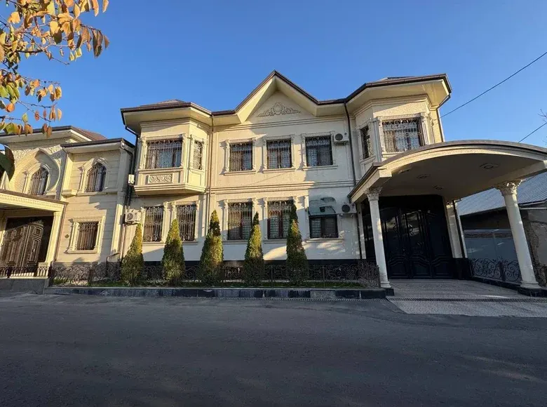 Sotiladi 11 xonali kvartira, 1000 m², 3/3 qavat — Yakkasaroy tumani