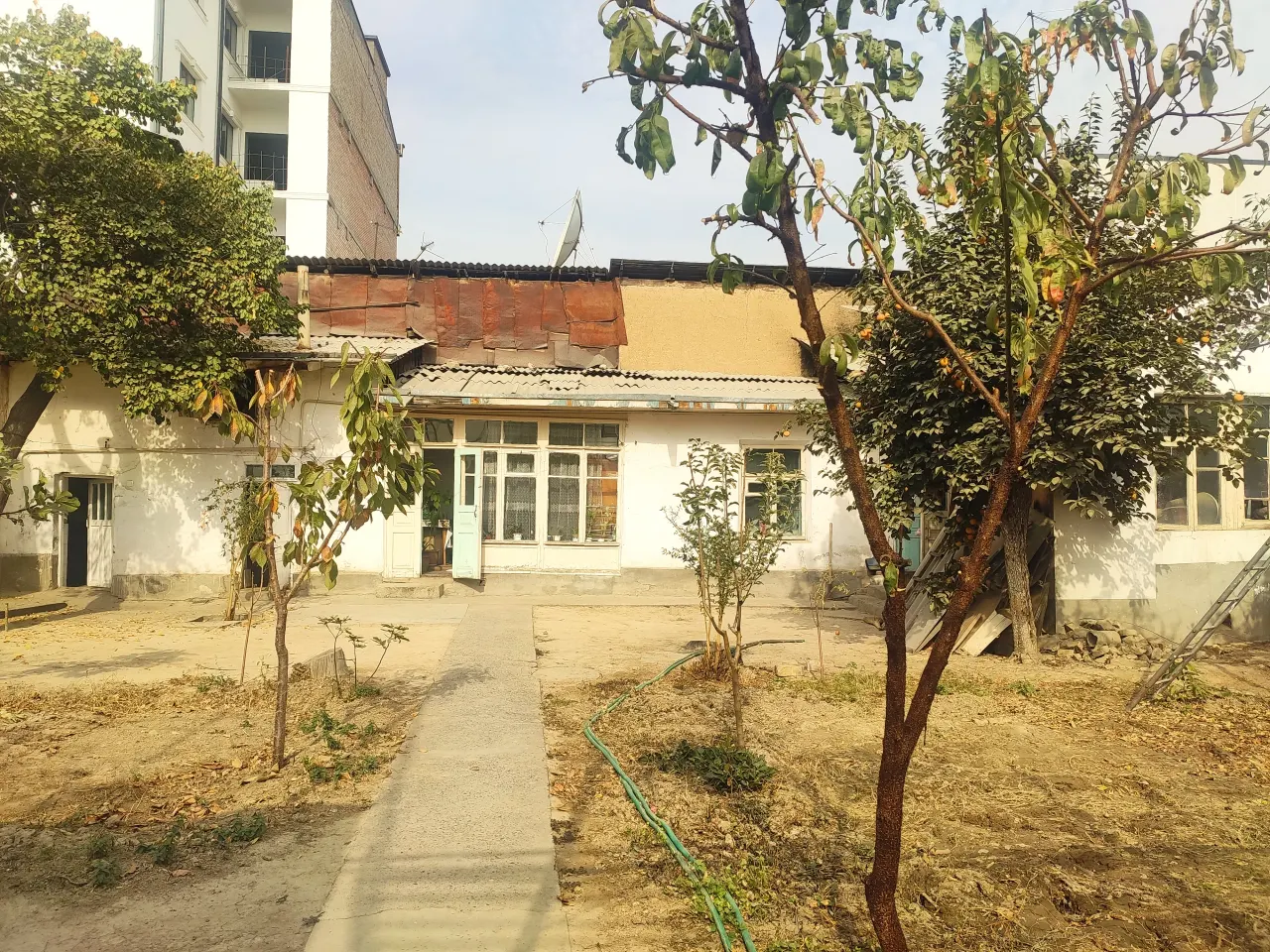 Sotiladi hovli uy, 5.7 sotix — Yakkasaroy tumani