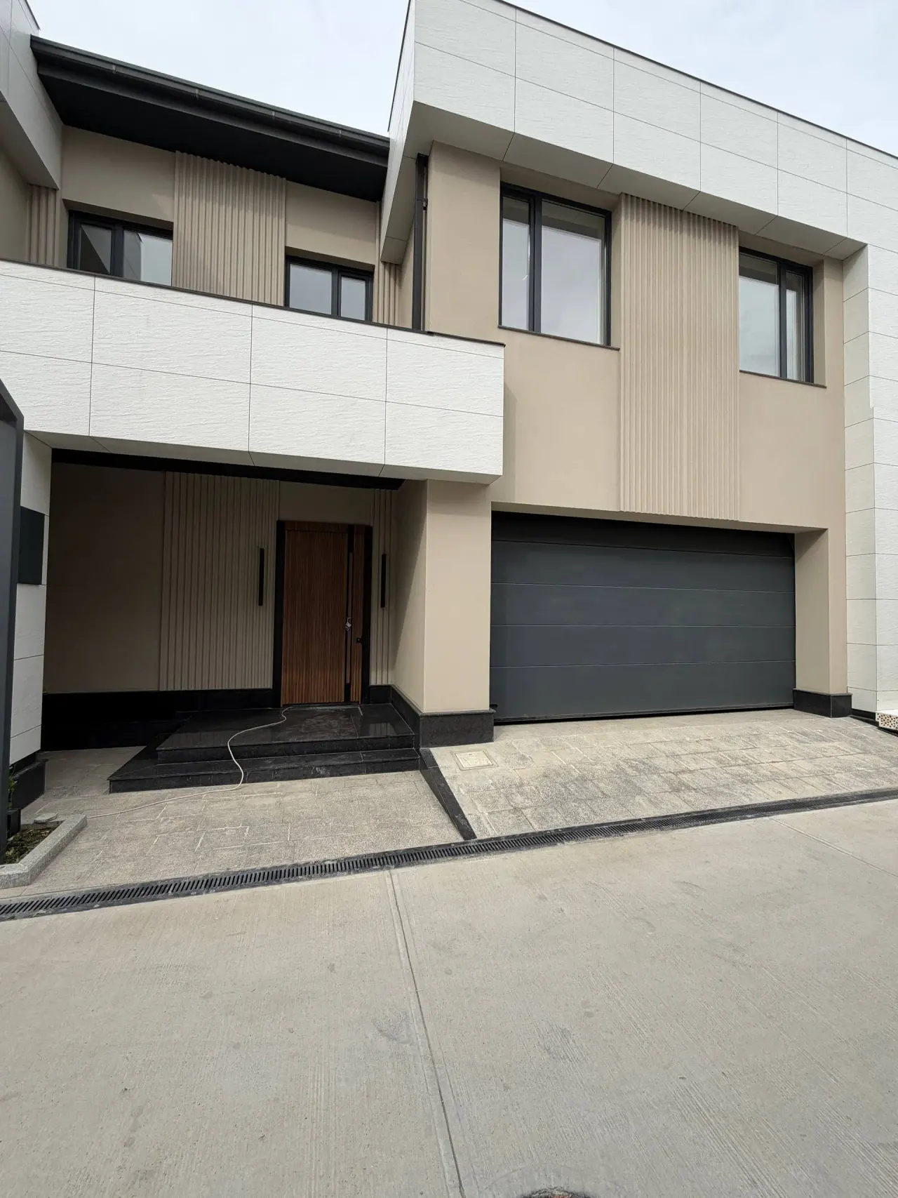 Sotiladi 4 xonali hovli uy, 3,8 sotix, 285 m², 2 qavatli — Yunusobod tumani