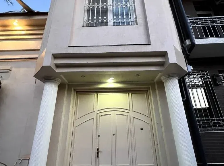 Sotiladi 12 xonali hovli uy, 5 sotix, 600 m² — Toshkent shahri