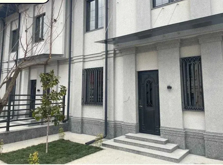 Sotiladi 5 xonali hovli uy, 1.2 sotix, 200 m² — Yunusobod tumani