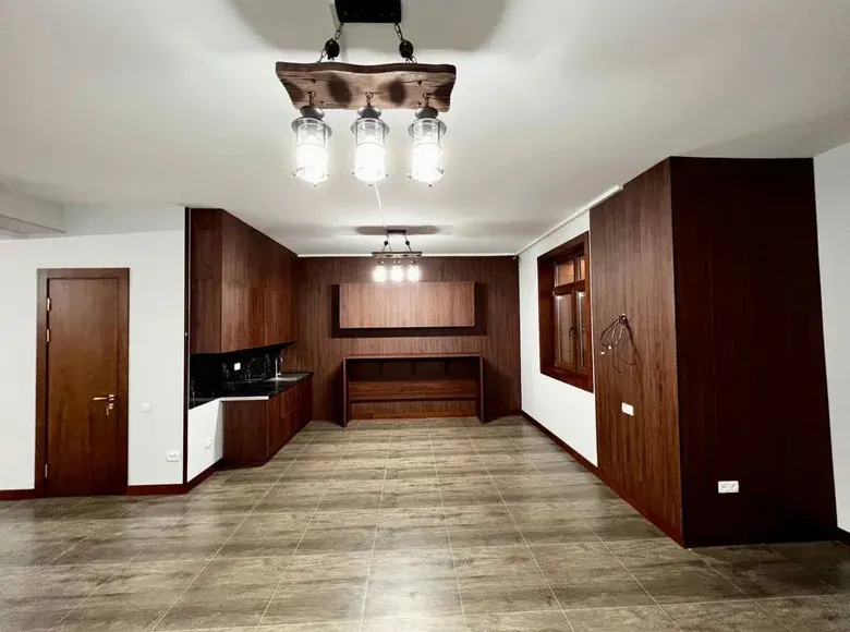 Сотилади 3 хонали квартира, 100 м², 1/10 қават — Мирзо Улуғбек тумани