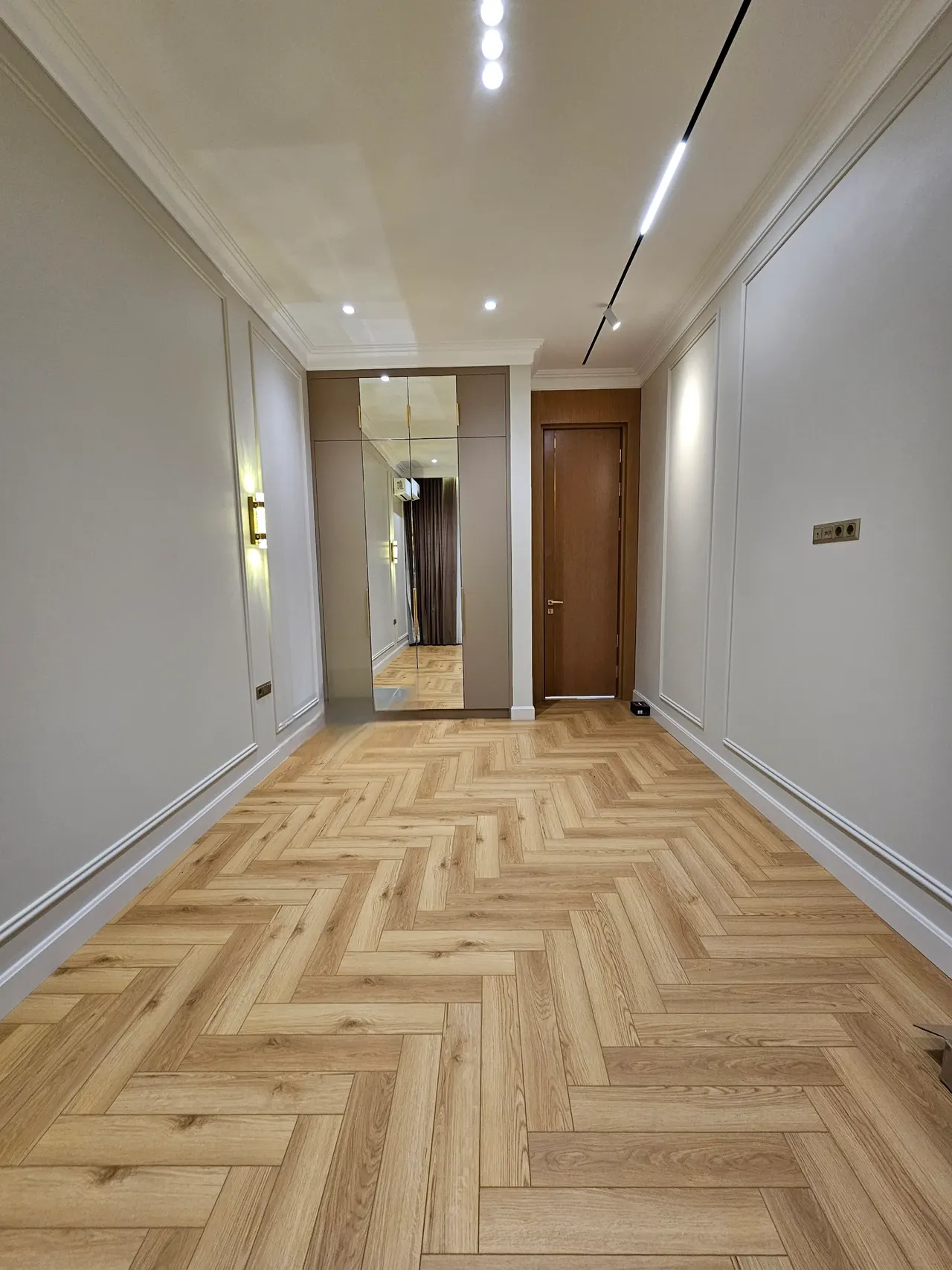 Сотилади 3 хонали квартира, 100 м², 1/9 қават — Яшнобод тумани