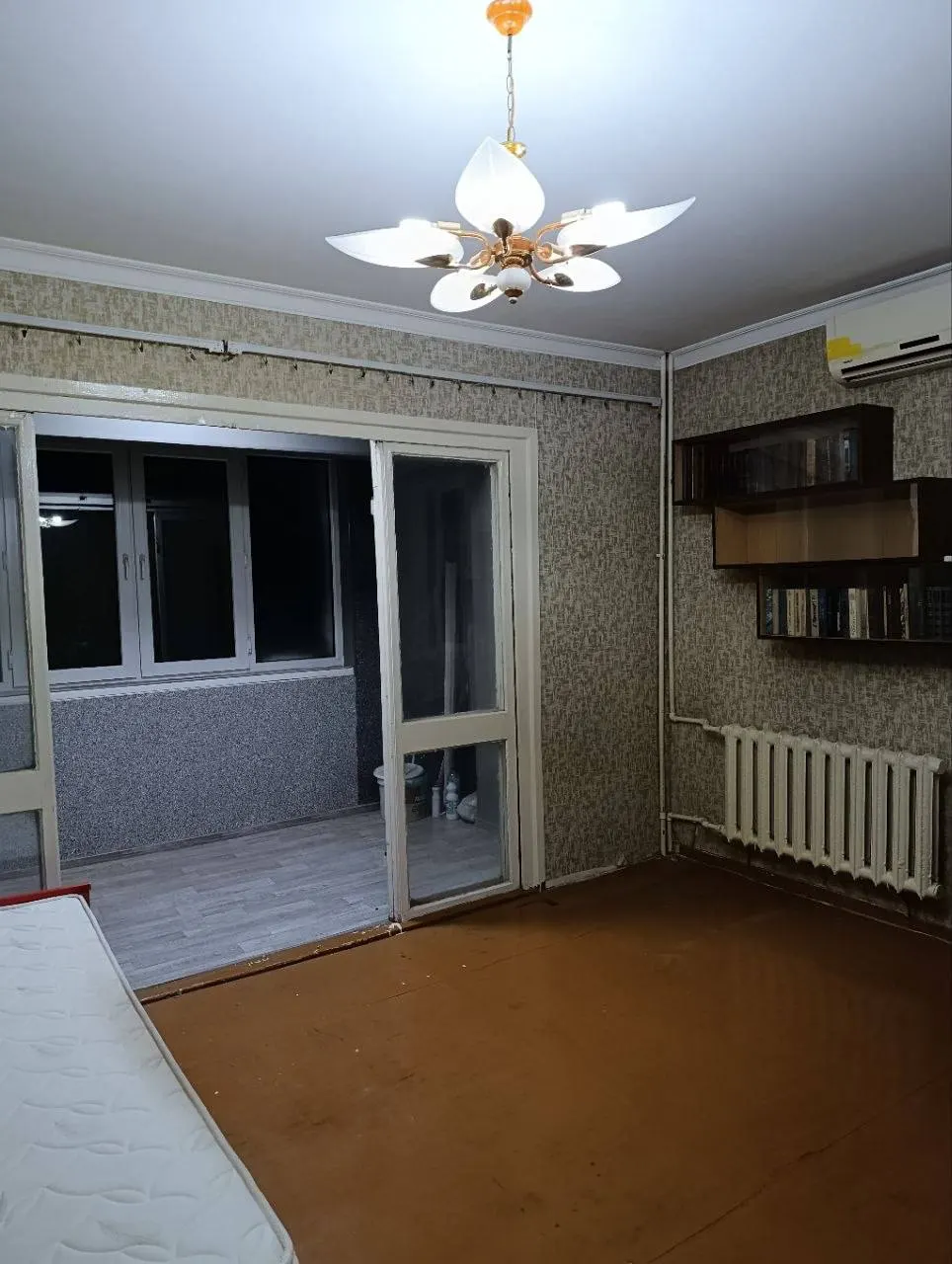 Продаётся 1-комнатная квартира, 42 м², 3/4 этаж — Юнусабадский район