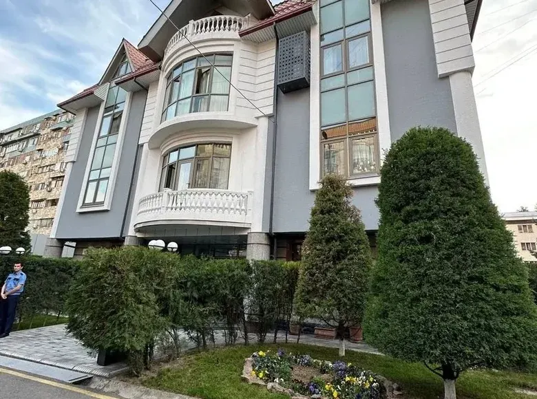 Ijaraga beriladi tijorat binosi, 1600 m² — Oltinkoʻl tumani