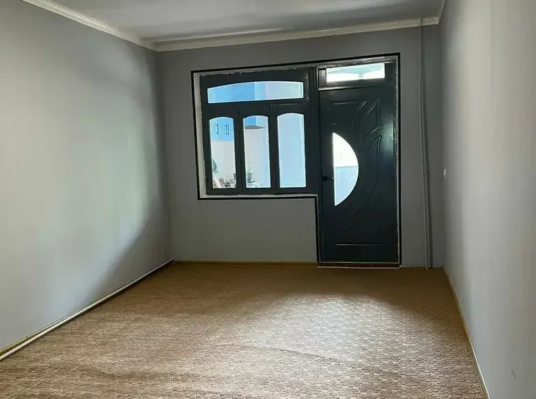 Sotiladi 2 xonali kvartira, 65 m², 1/4 qavat — Fargʻona shahri
