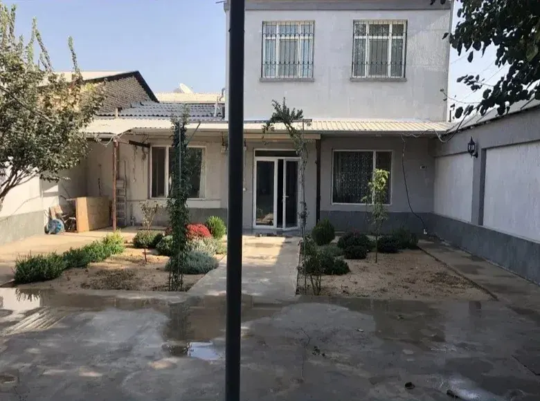 Sotiladi 4 xonali hovli uy, 200 m² — Mirobod tumani