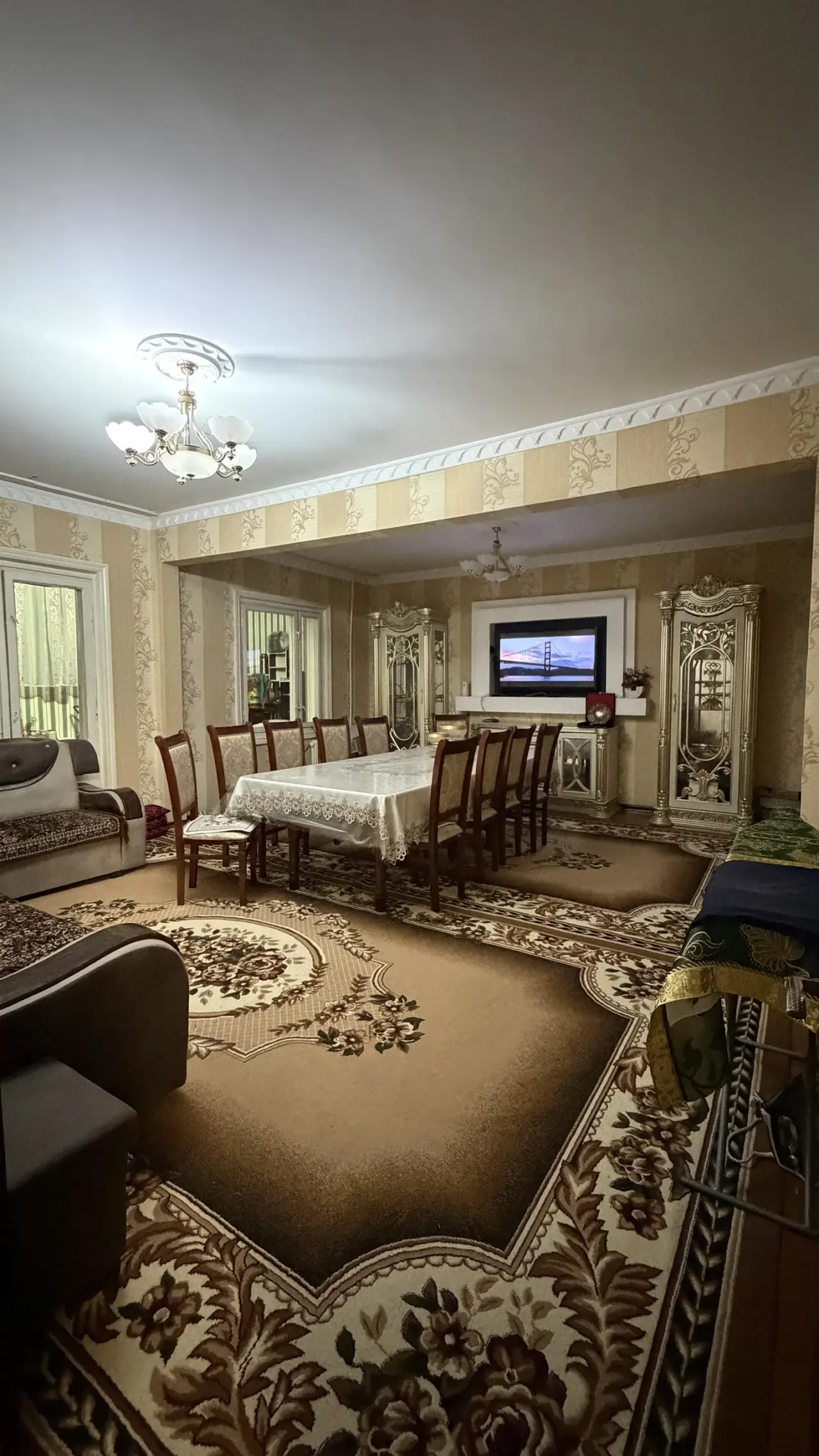Sotiladi 5 xonali kvartira, 130 m², 5/9 qavat — Yangihayot tumani