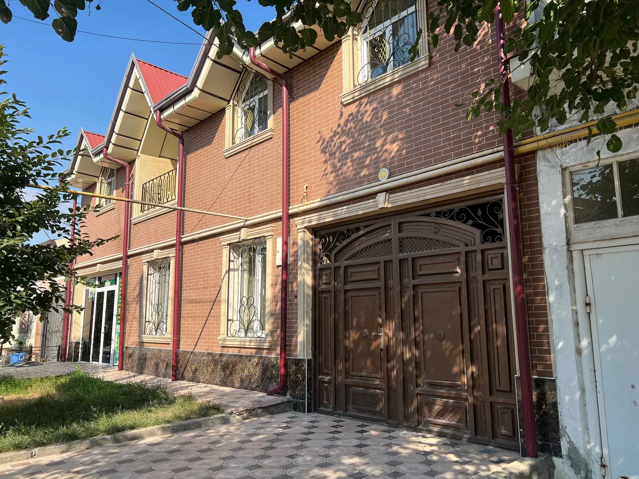 Продаётся 9-комнатный дом, 3,7 сот., 2 этажа — Сергелийский район