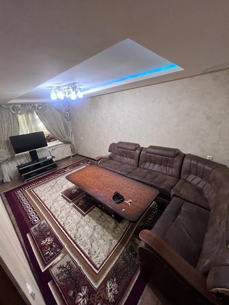 Сдаётся 4-комнатная квартира, 90 м², 2/4 этаж — Яккасарайский район