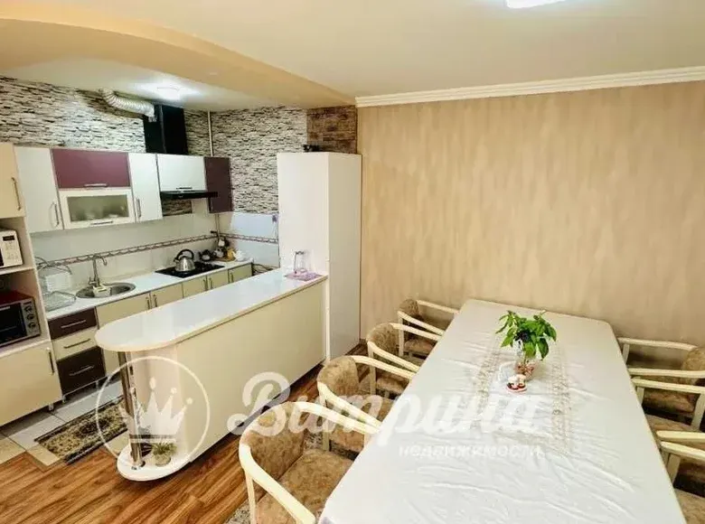 Сотилади 3 хонали ҳовли уй, 3 сотих, 200 м², 2/2 қават — Юнусобод тумани