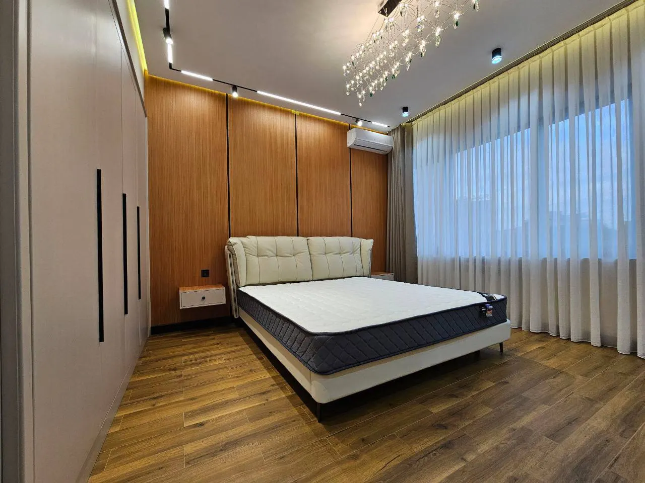 Продаётся 4-комнатная квартира, 175 м², 4/7 этаж — Мирабадский район