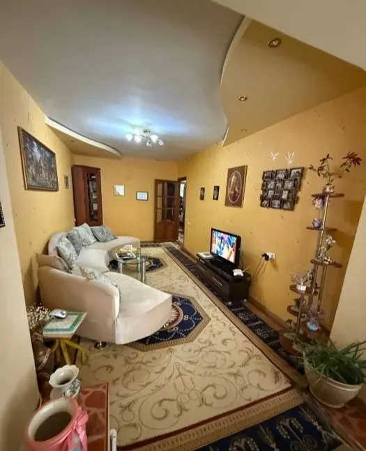 Сотилади 3 хонали квартира, 70 м², 2/5 қават — Мирзо Улуғбек тумани