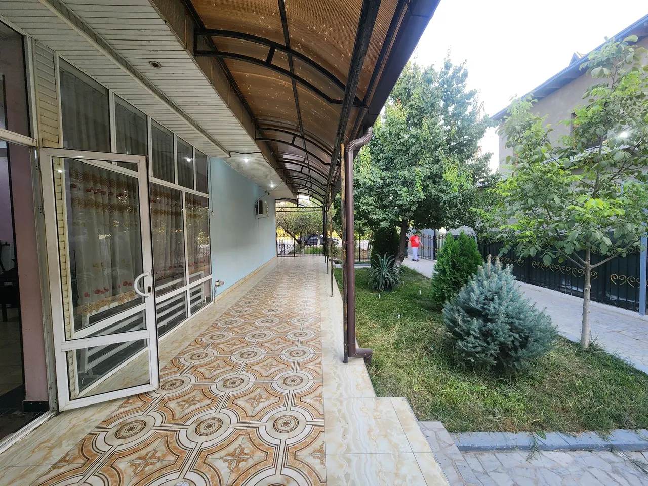 Сотилади тижорат биноси, 304 м², 5.2 сотих — Бектемир тумани