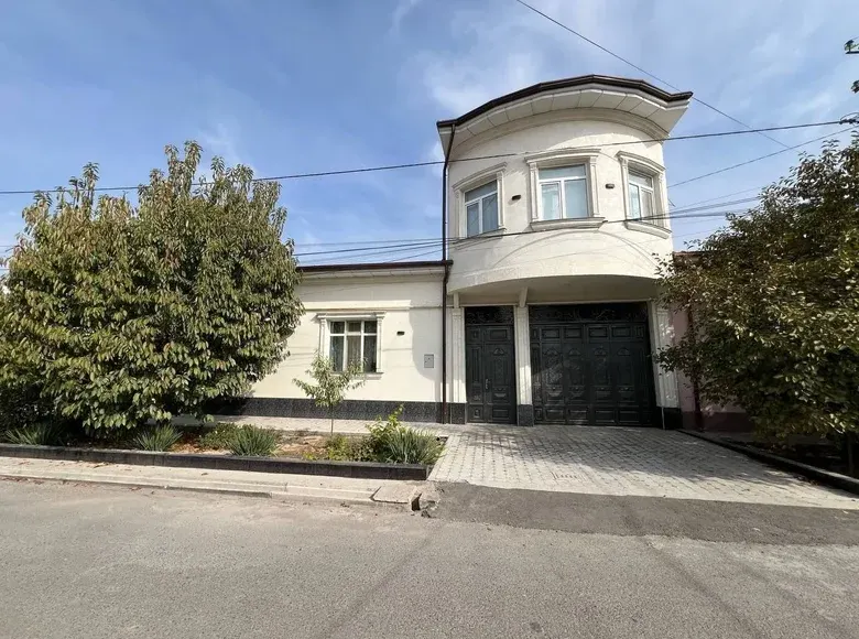 Sotiladi hovli uy — Toshkent shahri