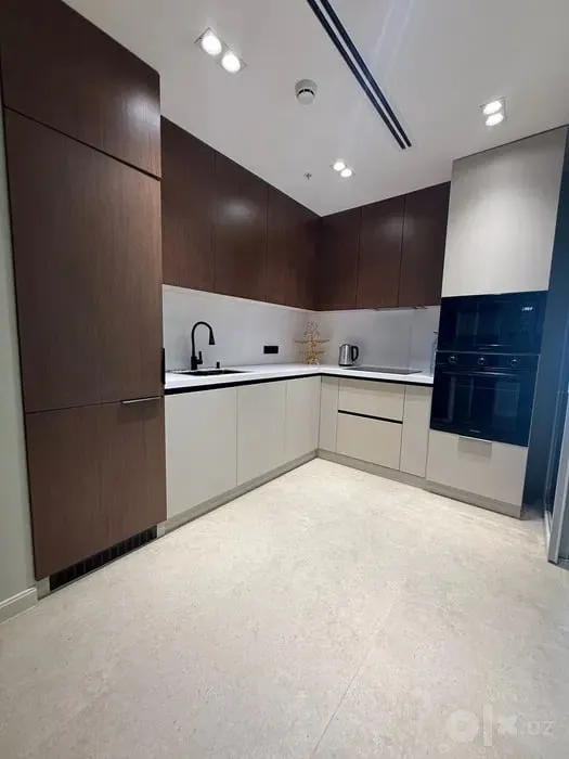 Сдаётся 3-комнатная квартира, 100 м², 33/48 этаж — Яккасарайский район