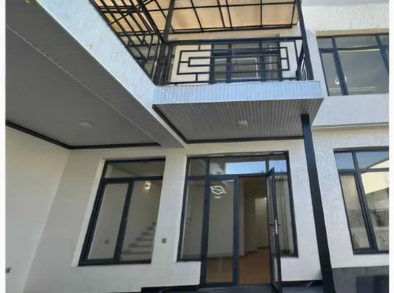 Sotiladi 7 xonali hovli uy, 1.7 sotix, 350 m² — Yunusobod tumani