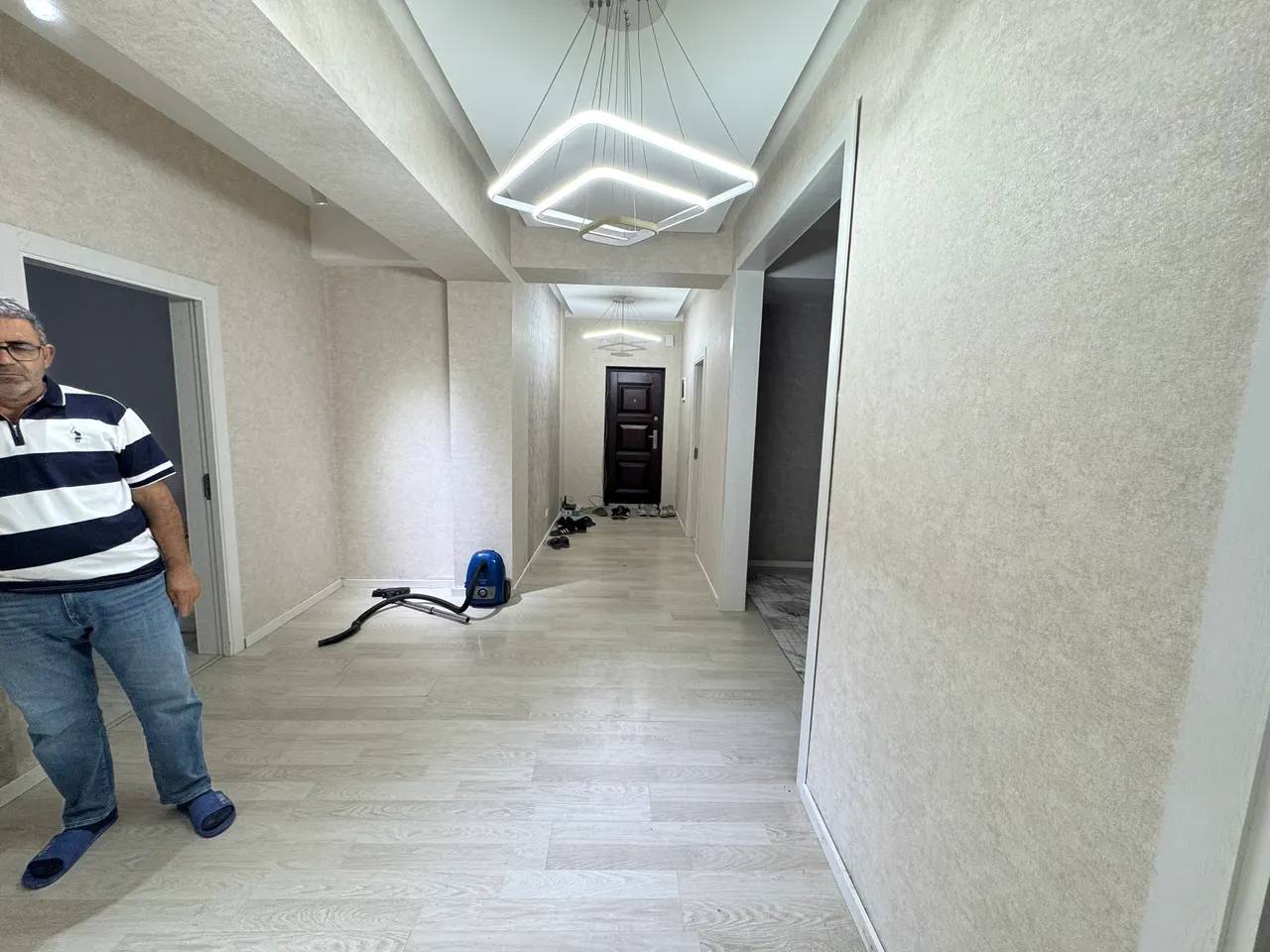Продаётся 4-комнатная квартира, 100 м², 1/5 этаж — Мирзо-Улугбекский район