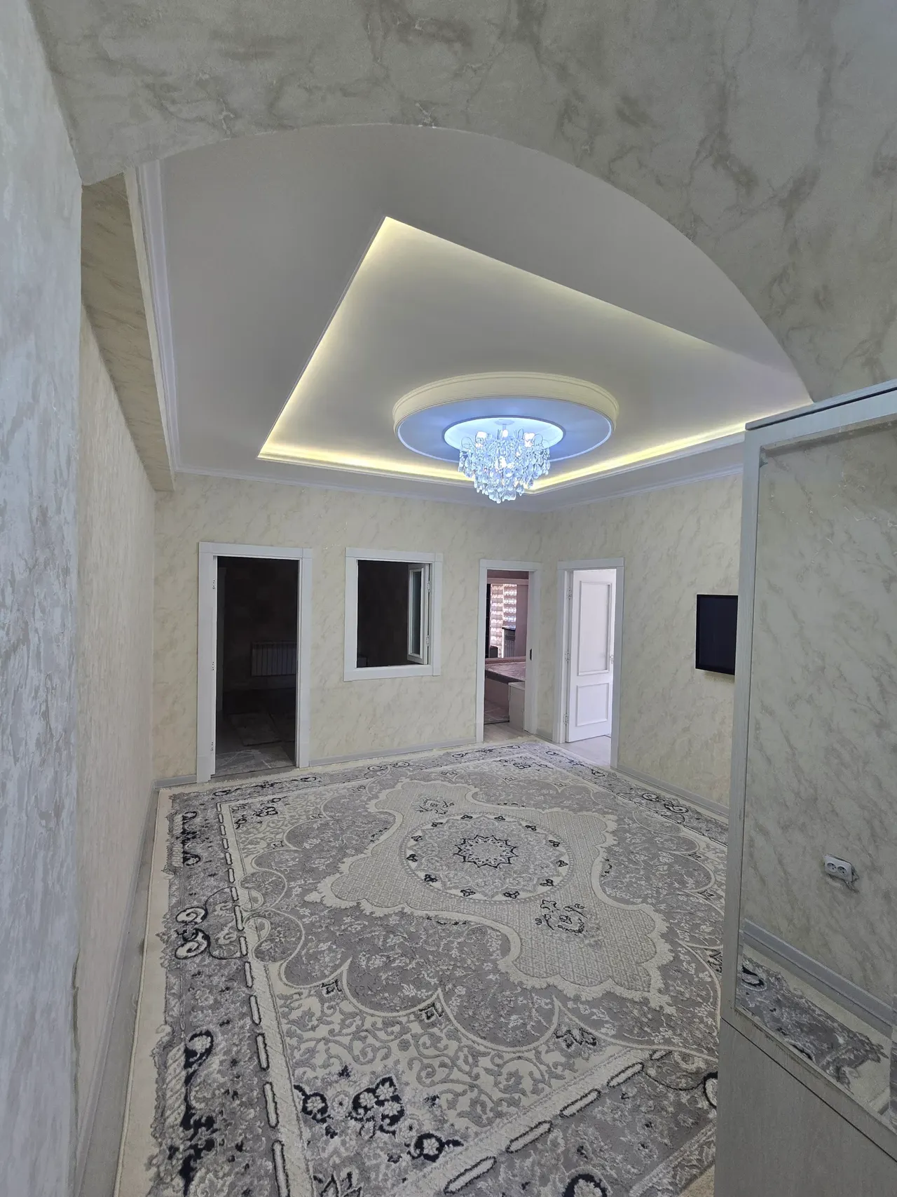 Сотилади 3 хонали квартира, 90 м², 4/8 қават — Олмазор тумани