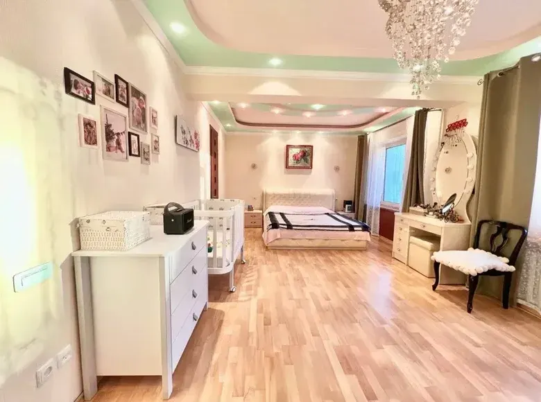 Сотилади 5 хонали квартира, 182 м², 7/9 қават — Миробод тумани