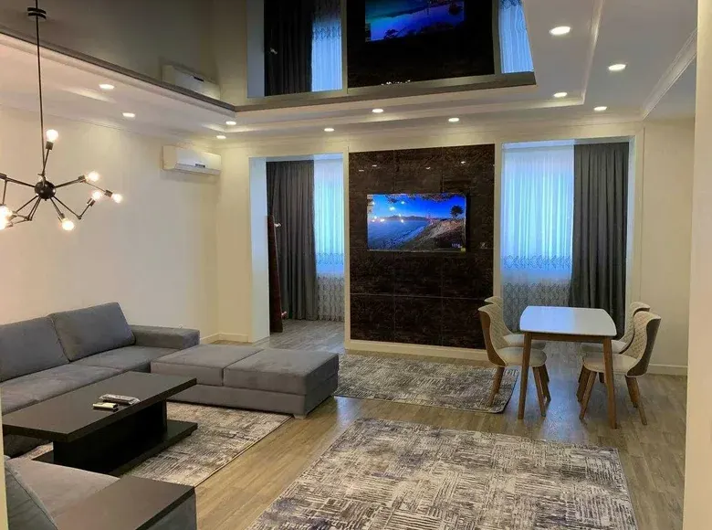 Сдаётся 4-комнатная квартира, 200 м², 6/6 этаж — Мирабадский район