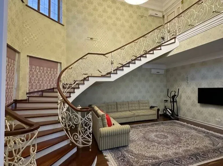 Ижарага берилади 5 хонали квартира, 600 м², 2/2 қават — Мирзо Улуғбек тумани