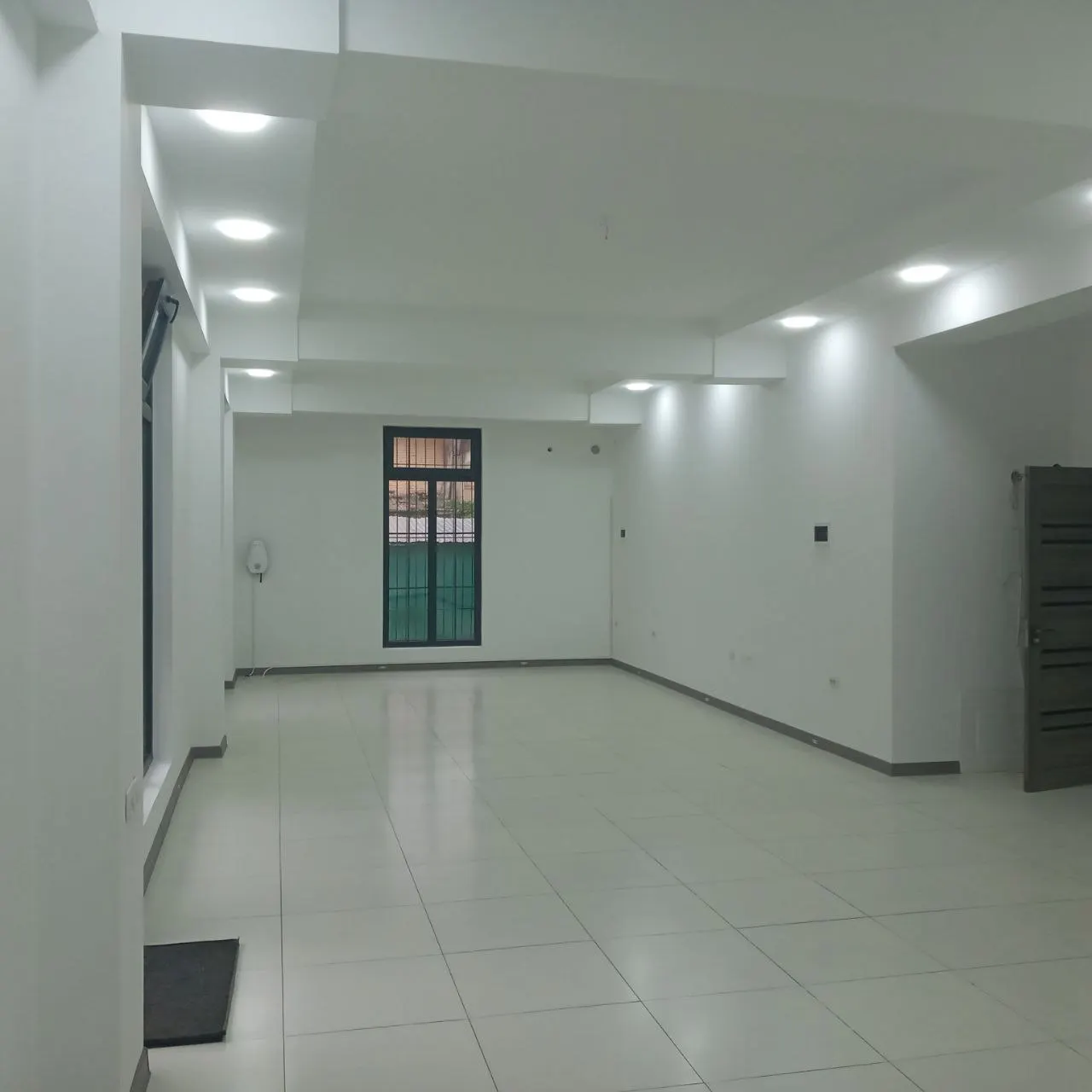 Сдаётся офис, 270 м², 1/1 этаж — Мирабадский район
