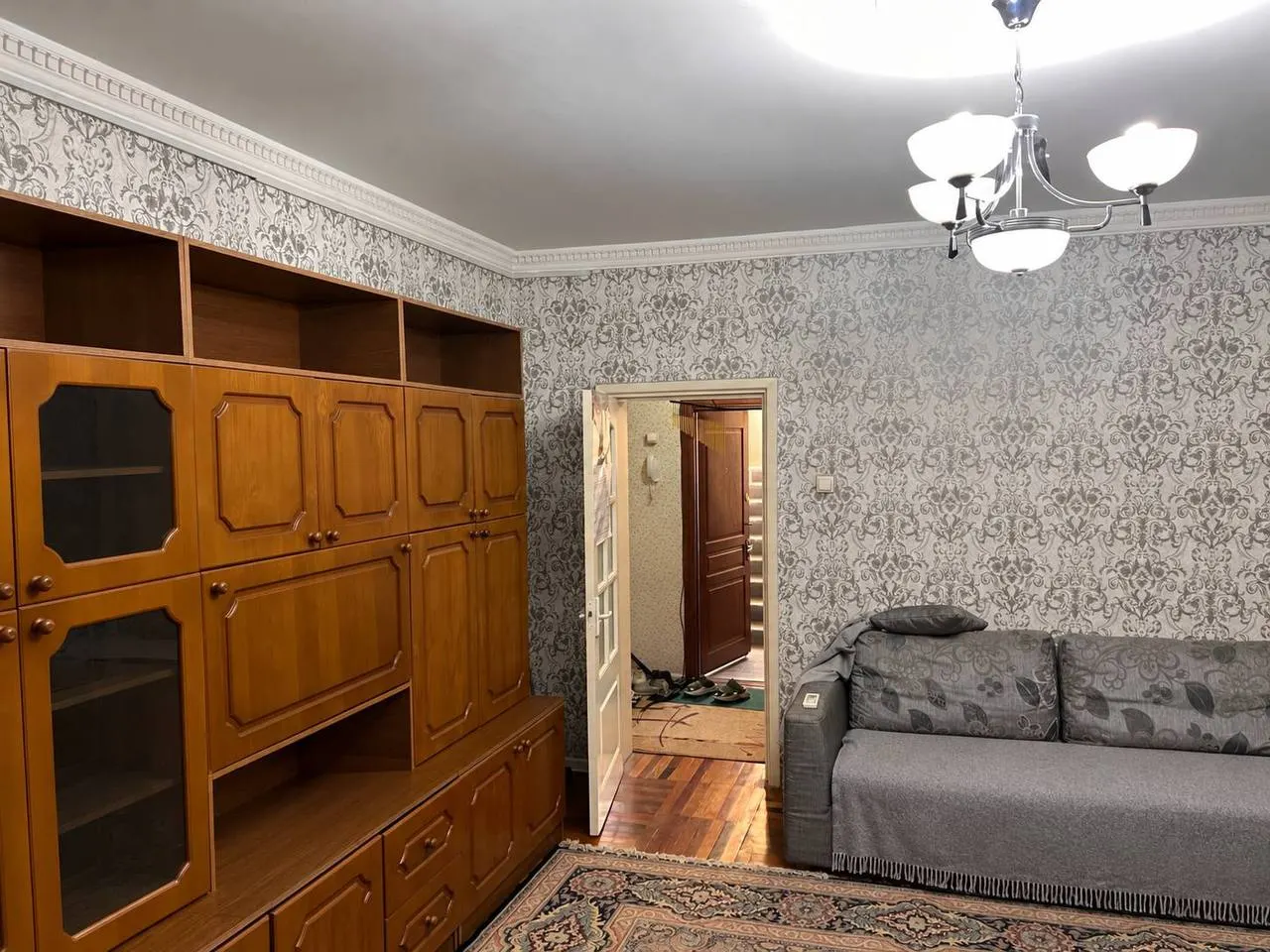 Sotiladi 2 xonali kvartira, 65 m², 1/9 qavat — Yakkasaroy tumani