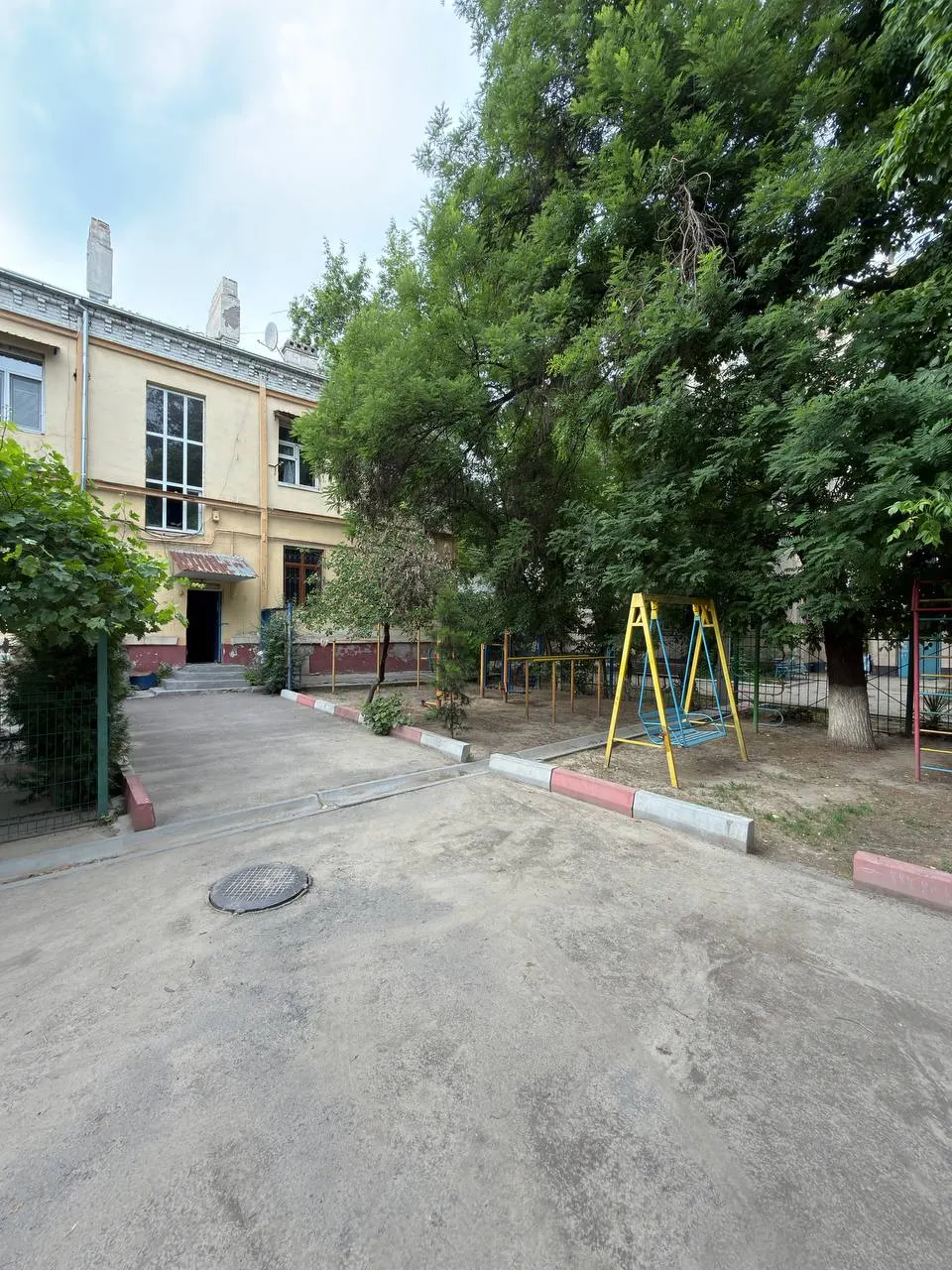 Сотилади 2 хонали квартира, 50 м², 1/2 қават — Яккасарой тумани
