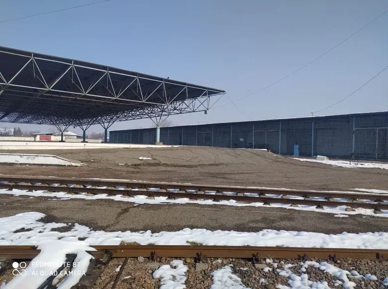 Сотилади тижорат биноси, 60000 м² — Ўртачирчиқ тумани