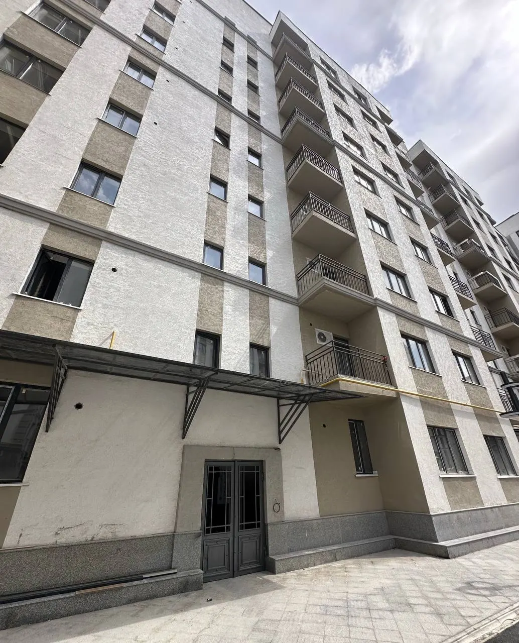 Сотилади 2 хонали квартира, 55 м², 1/9 қават — Мирзо Улуғбек тумани