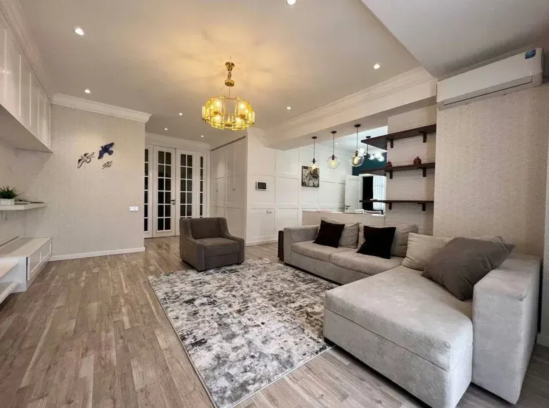 Сдаётся 4-комнатная квартира, 185 м², 4/8 этаж — Мирабадский район
