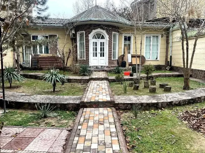 Сотилади 7 хонали ҳовли уй, 250 м² — Мирзо Улуғбек тумани